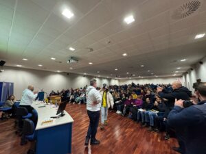 Scopri di più sull'articolo I Raduno dei Messaggeri a Piacenza: Insieme per il Miele Italiano da Api Italiane